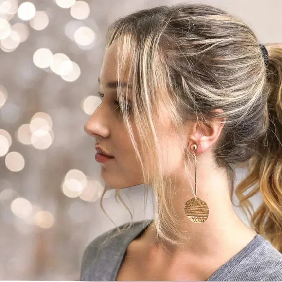 🆕️Radiant Elegance Roman Coin Stylish Long Simple Drop Statement Earrings - Picture 8 of 10